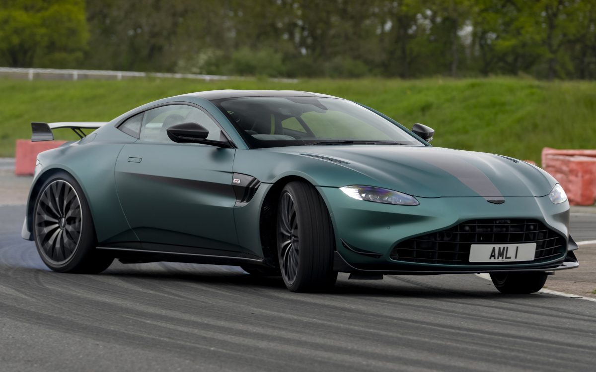 Aston Martin Vantage-3